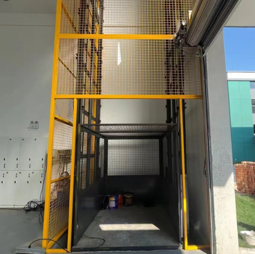 济宁导轨式升降机助力物流园破解运输难题