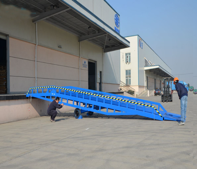 济宁移动式登车桥应用